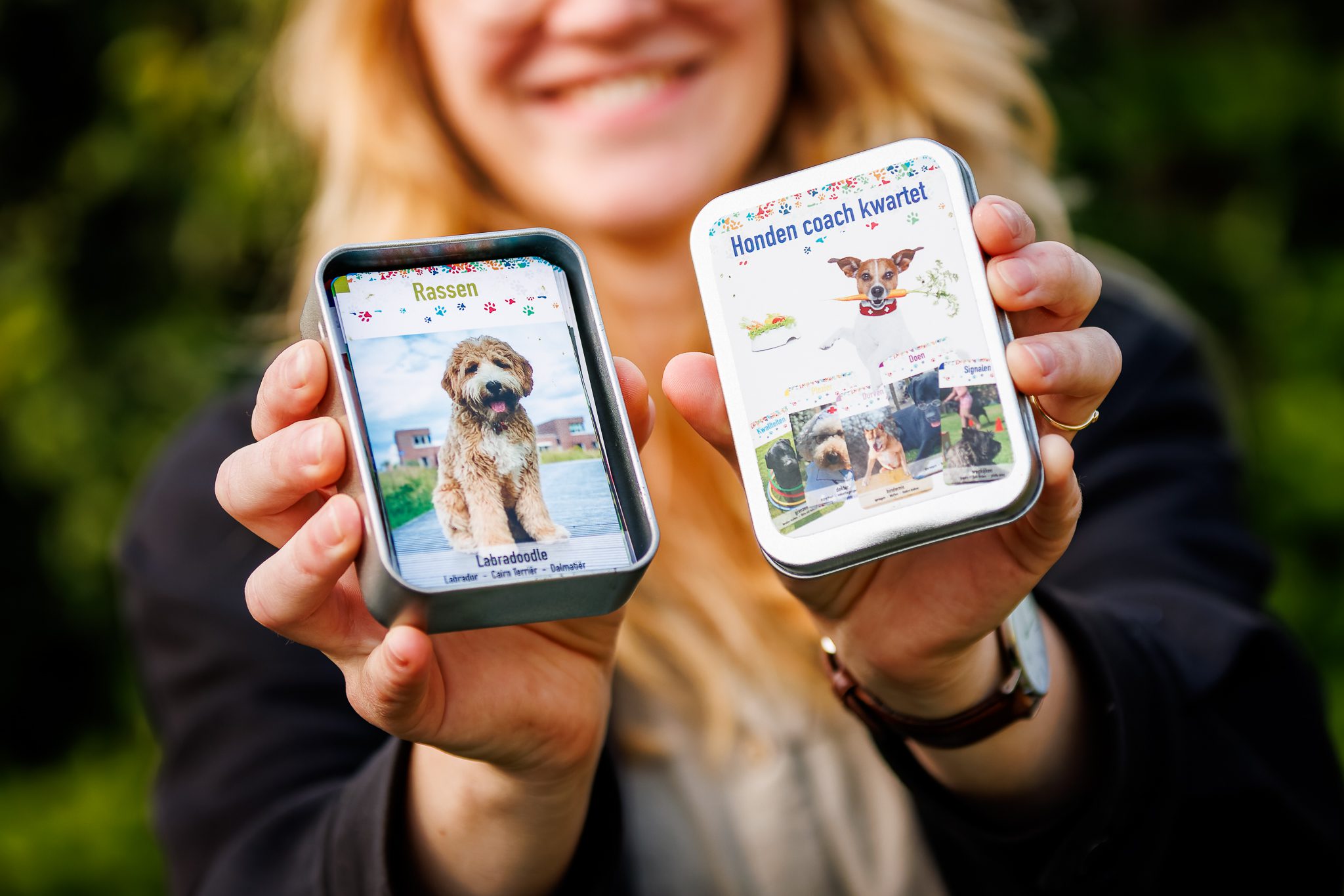 een kwartet van afbeeldingen van honden om hondentaal te leren